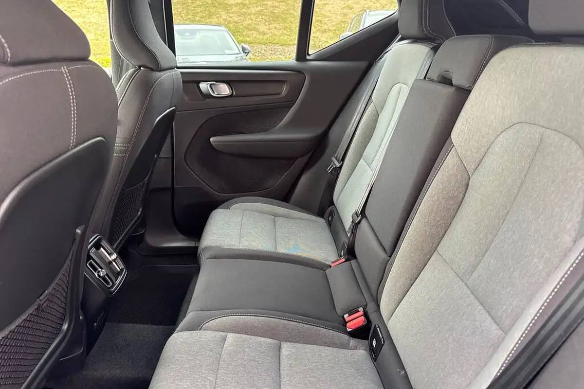 2022-volvo-xc40-20-b3-plus-big-16