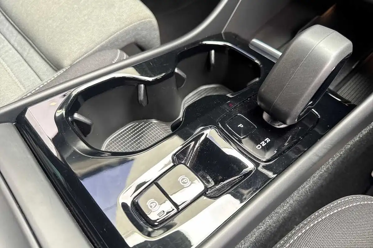 2022-volvo-xc40-20-b3-plus-big-12