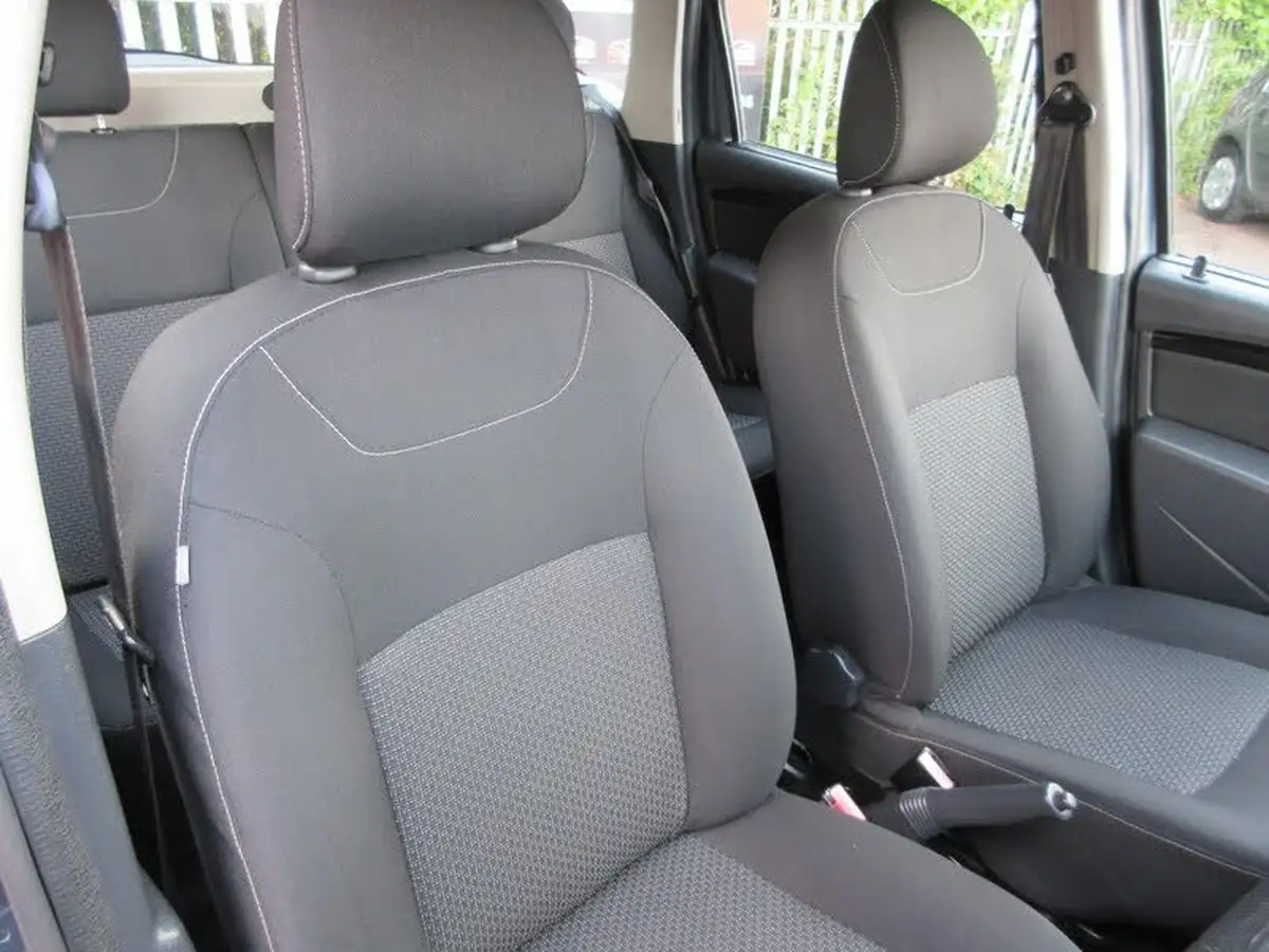 2013-dacia-duster-15d-laureate-107bhp-big-9