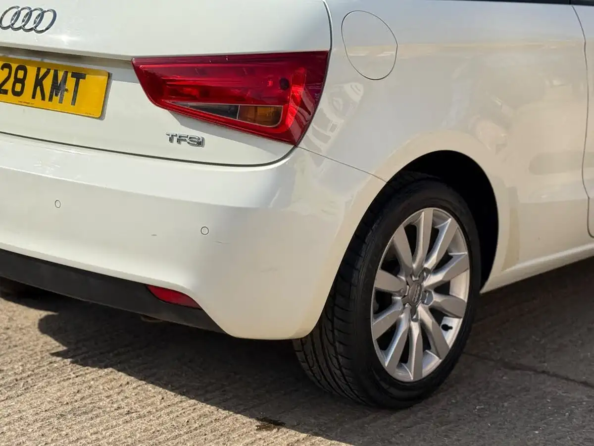 2011-audi-a1-14-sport-tfsi-hatchback-3d-big-29