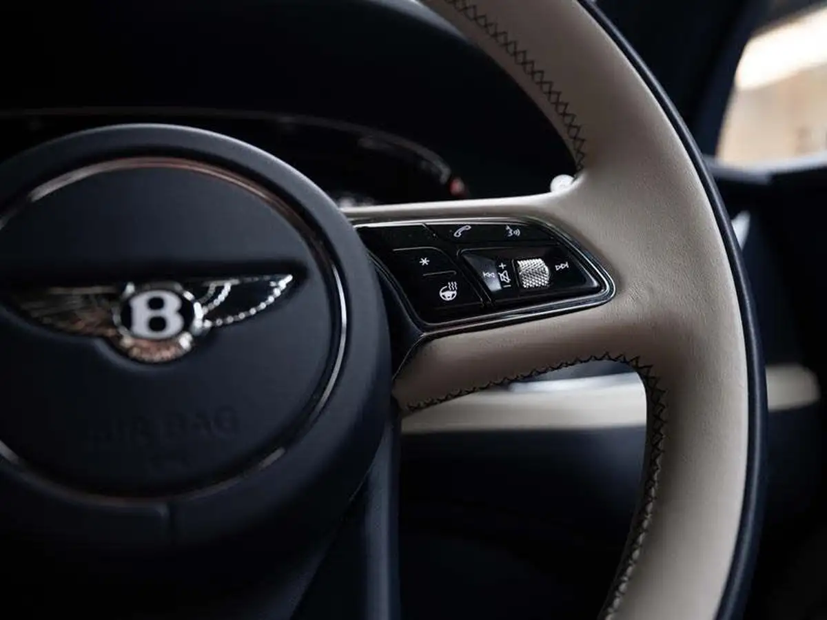 2024-bentley-bentayga-40-v8-extended-wheelbase-azure-big-35