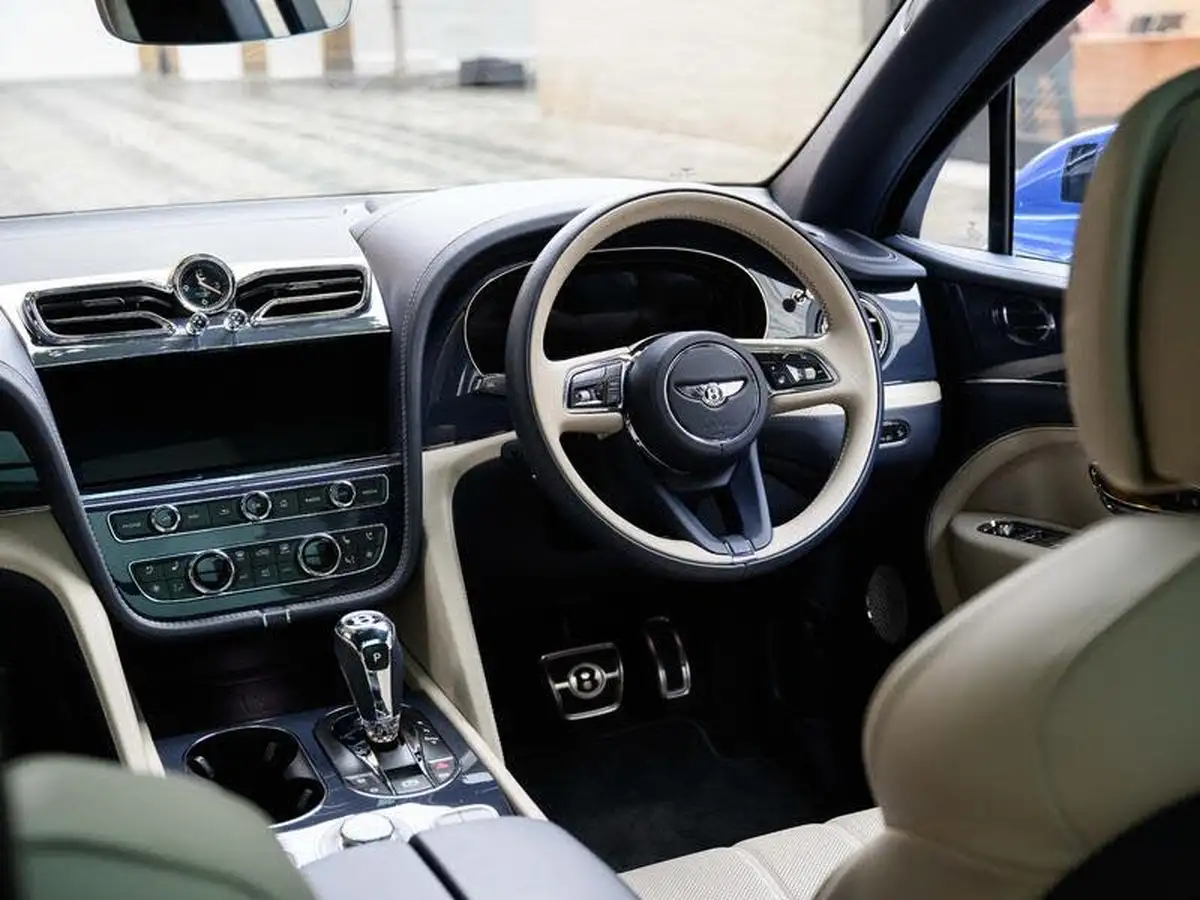 2024-bentley-bentayga-40-v8-extended-wheelbase-azure-big-11