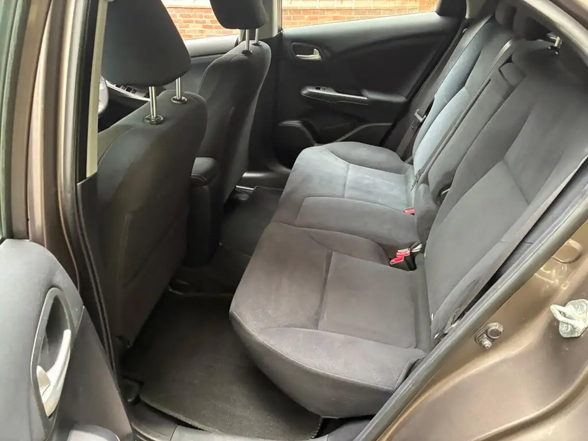 2014-honda-civic-16td-se-plus-hatchback-big-18