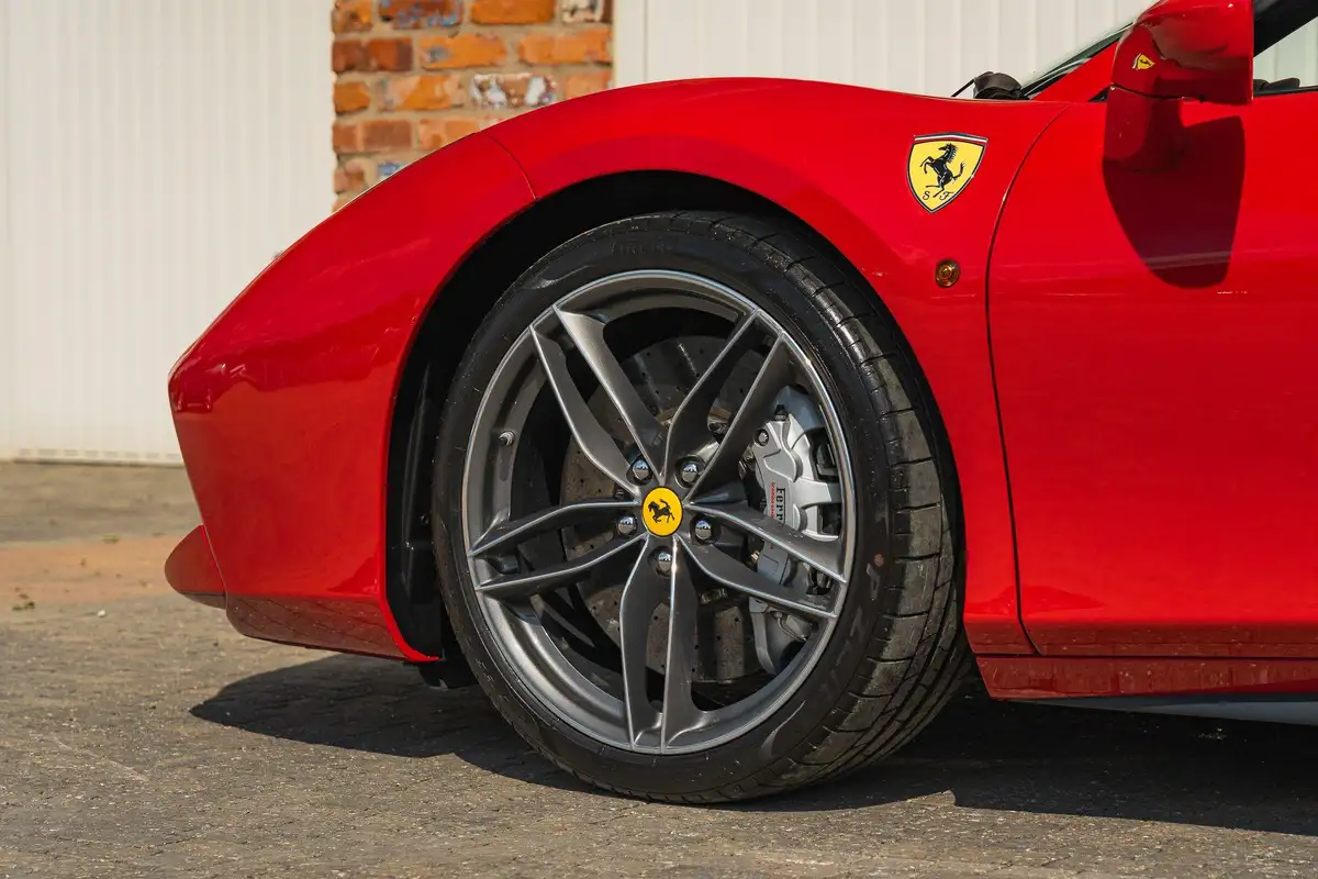 2017-ferrari-488-39-488-spider-big-13