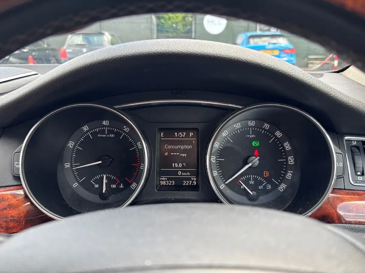 2011-skoda-superb-18-elegance-162ps-estate-dsg-big-21