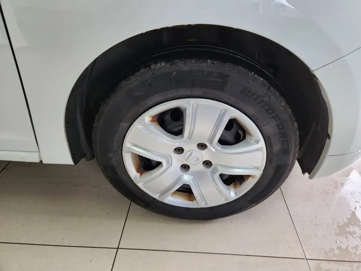 2017-dacia-sandero-15dci-laureate-big-37