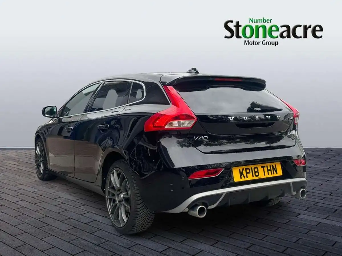 2018-volvo-v40-20td-d4-r-design-pro-geartronic-big-3