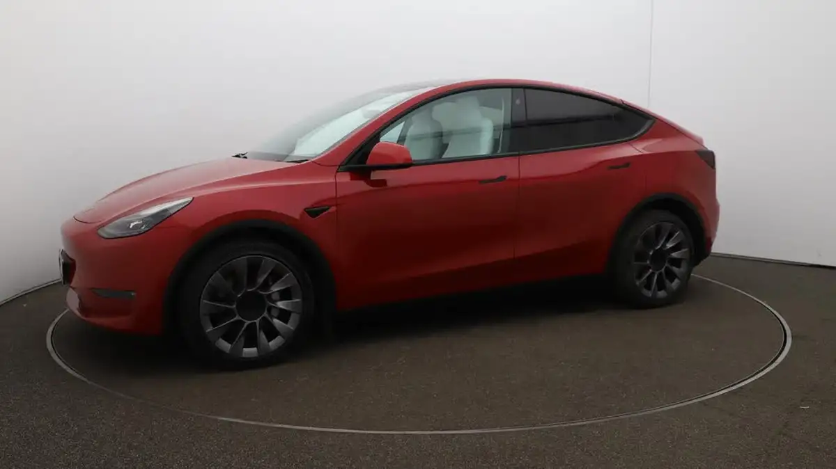 2022-tesla-model-y-e-long-range-big-66