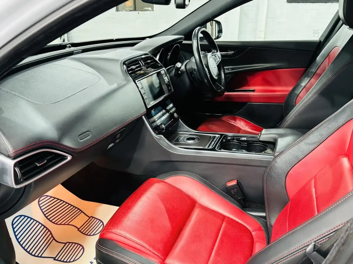 2017-jaguar-xe-20d-r-sport-180ps-1999cc-auto-big-12