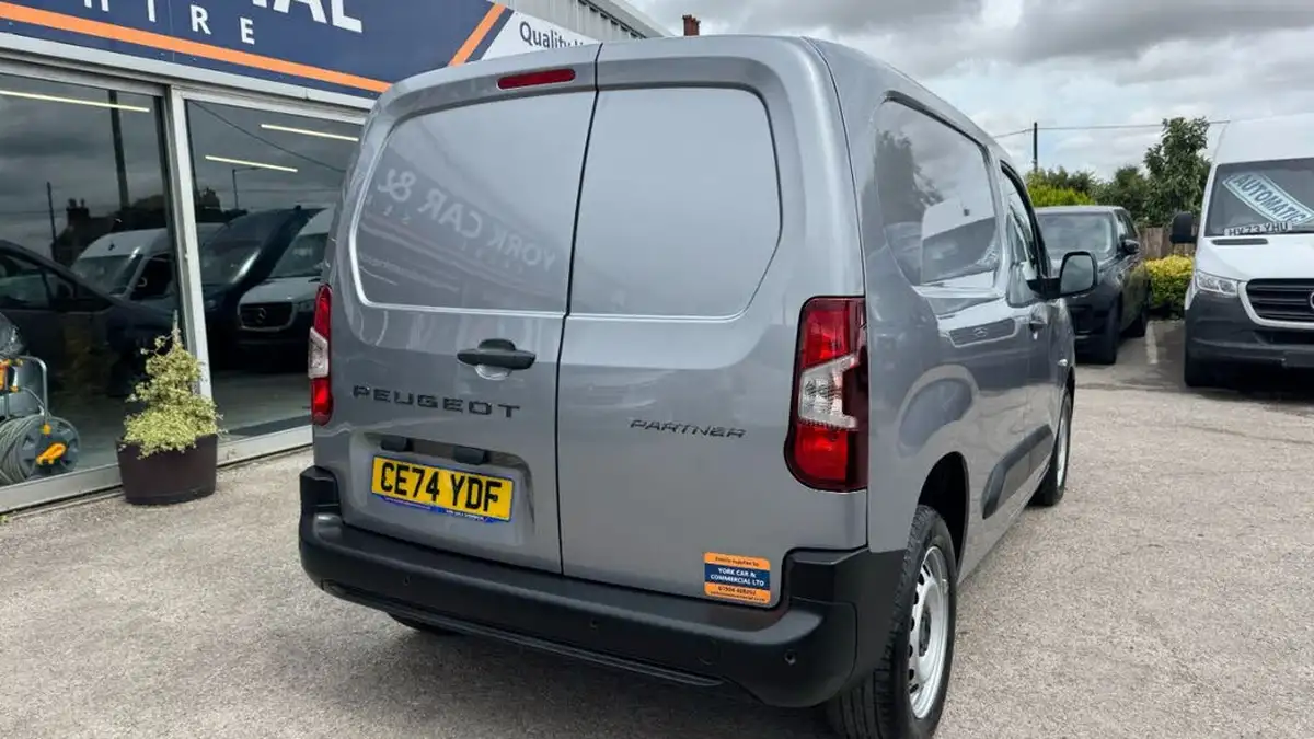 2024-peugeot-partner-15-bluehdi-professional-100pseu6d-big-17