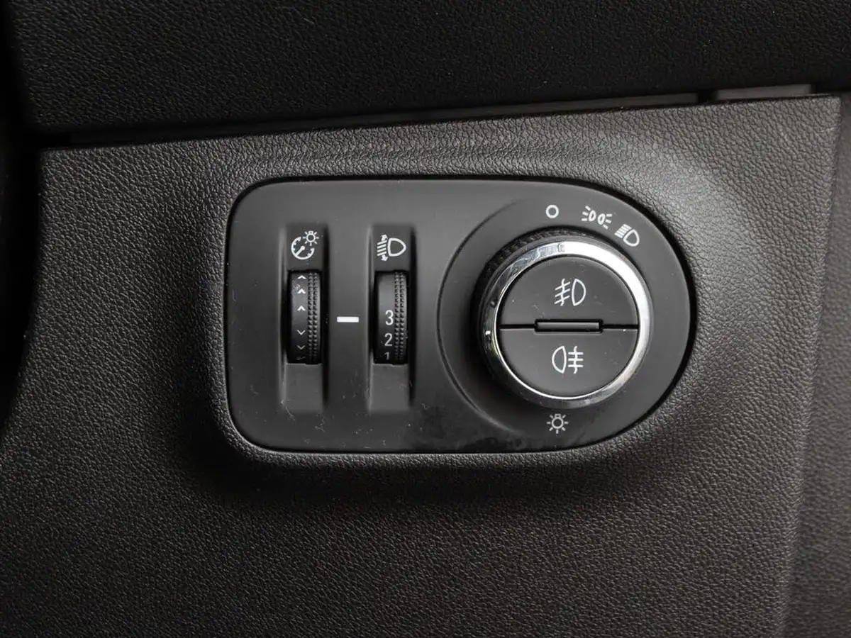 2019-vauxhall-corsa-14i-sri-vx-line-nav-black-90ps-5d-big-15