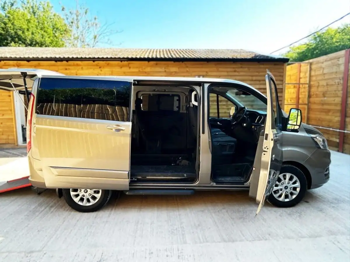 2019-ford-tourneo-custom-big-8