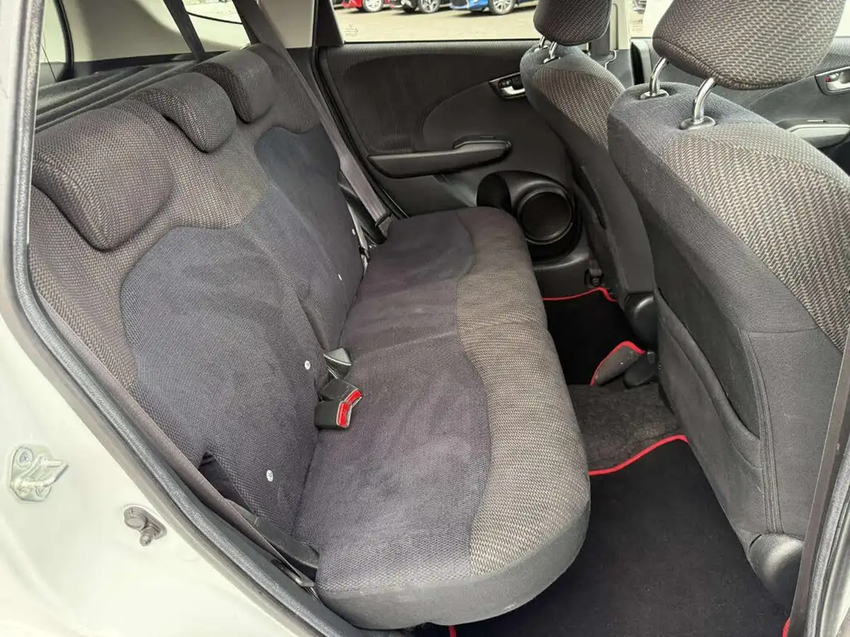 2014-honda-jazz-14-es-plus-big-18