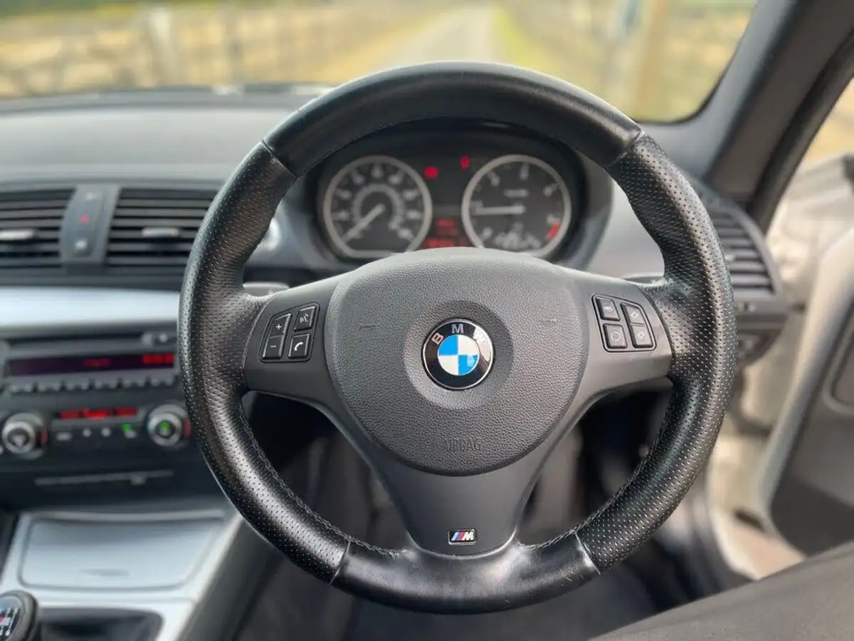 2011-bmw-1-series-20td-123d-m-sport-hatchback-3d-big-13