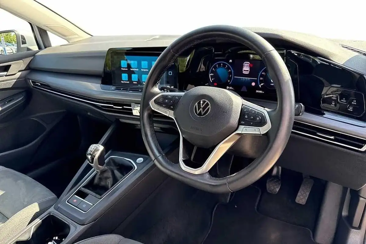 2022-volkswagen-golf-15-tsi-style-150ps-hatchback-big-5