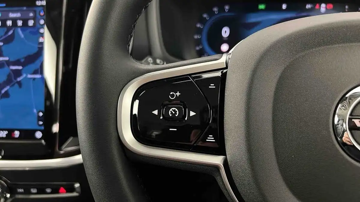 2025-volvo-v60-20-b4-plus-station-wagon-big-15