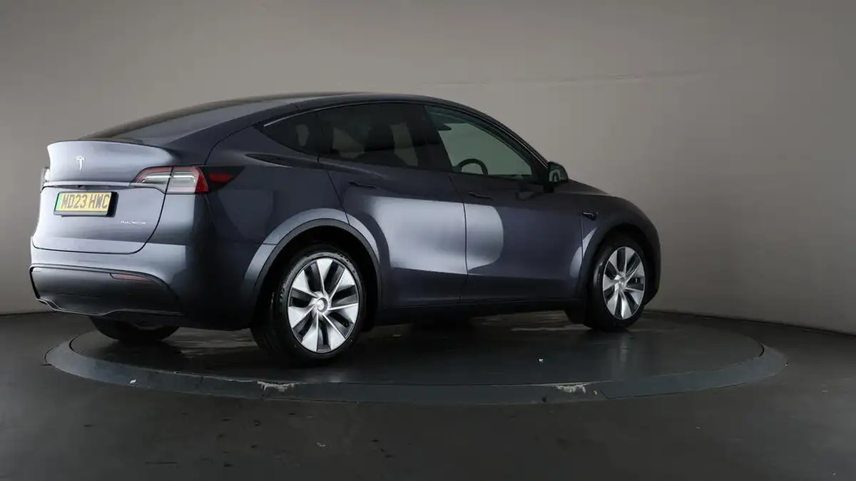 2023-tesla-model-y-e-long-range-big-67