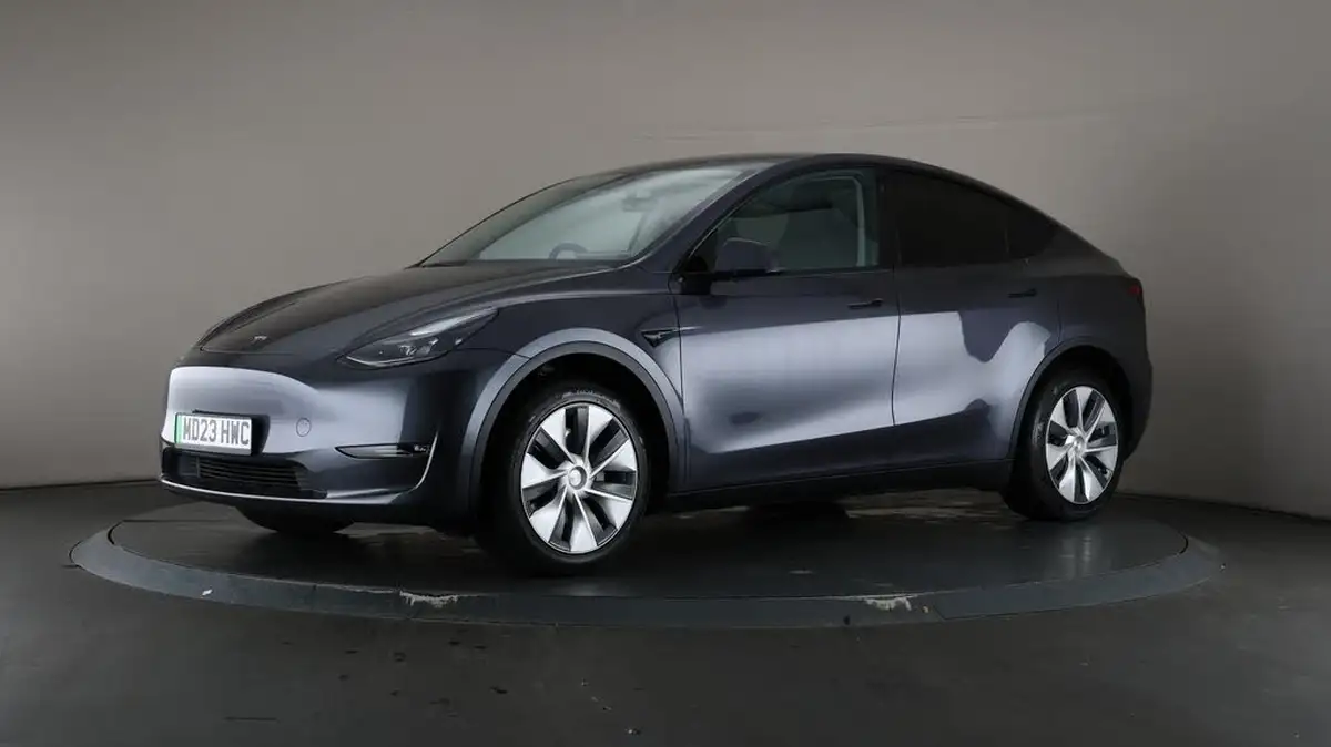2023-tesla-model-y-e-long-range-big-43