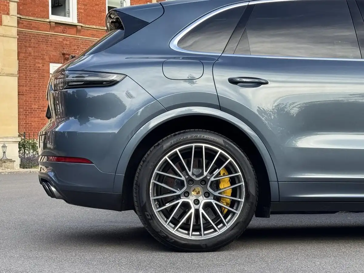 2018-porsche-cayenne-40-v8-turbo-big-43