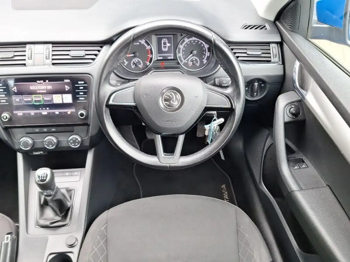 2019-skoda-octavia-10-tsi-s-hatchback-big-6