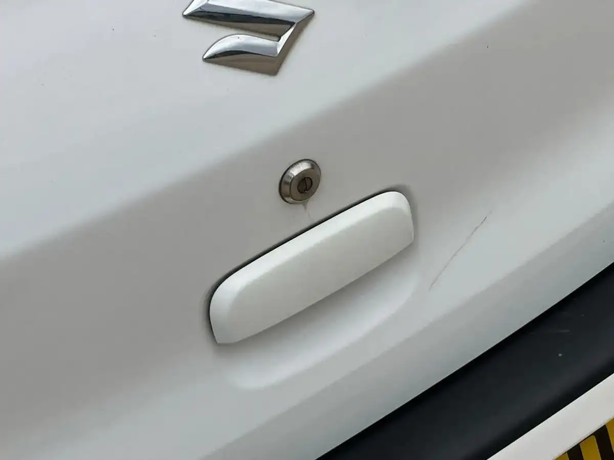 2018-suzuki-celerio-10-sz2-big-47