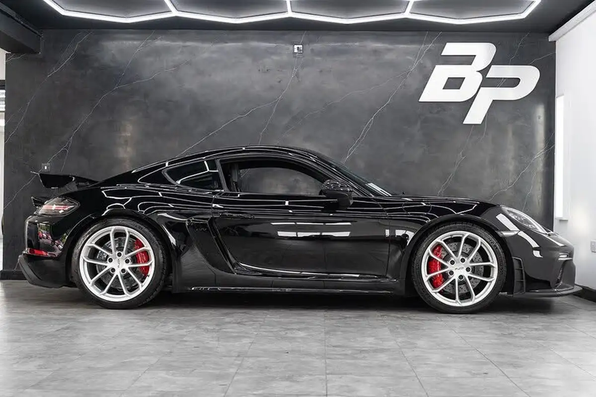 2022-porsche-cayman-718-40-cayman-gt4-big-2
