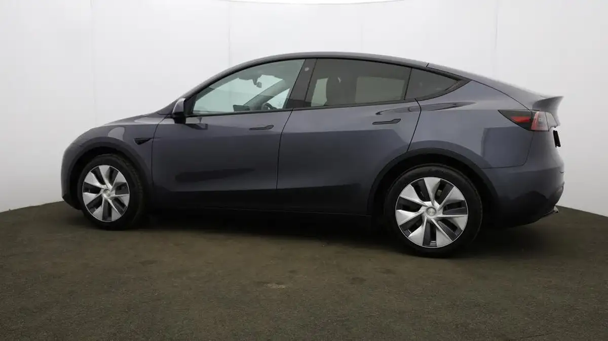 2022-tesla-model-y-e-rwd-big-67