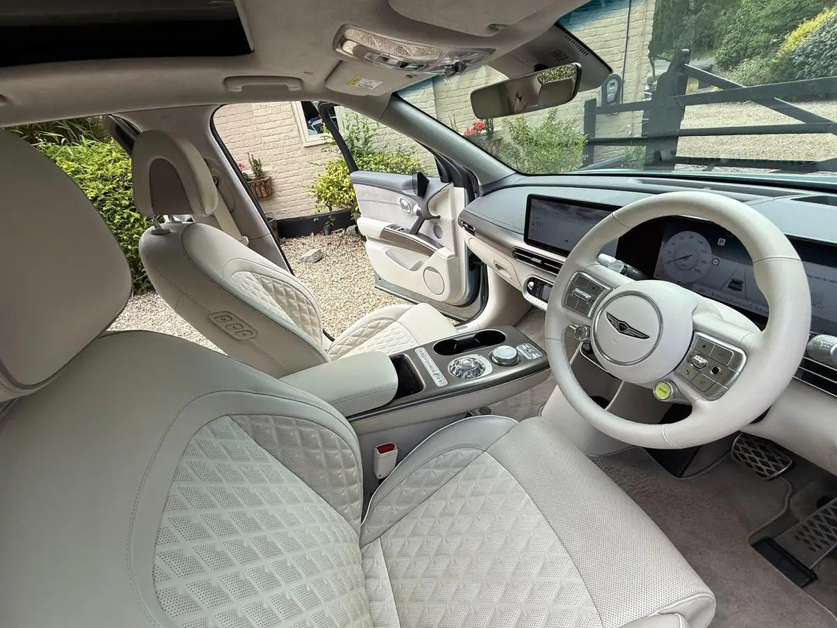 2022-genesis-gv60-e-sport-plus-big-10