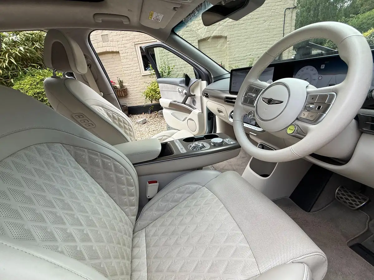 2022-genesis-gv60-e-sport-plus-big-62
