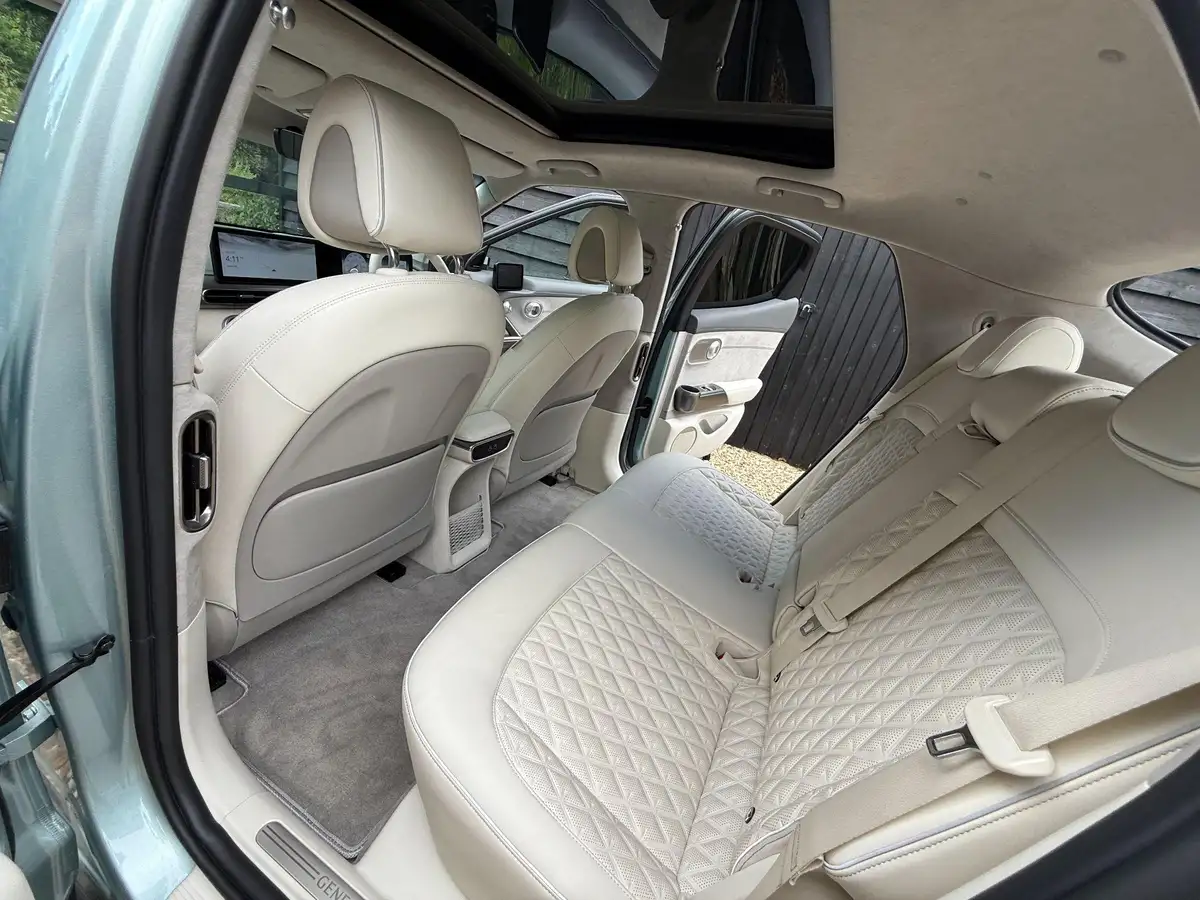 2022-genesis-gv60-e-sport-plus-big-38