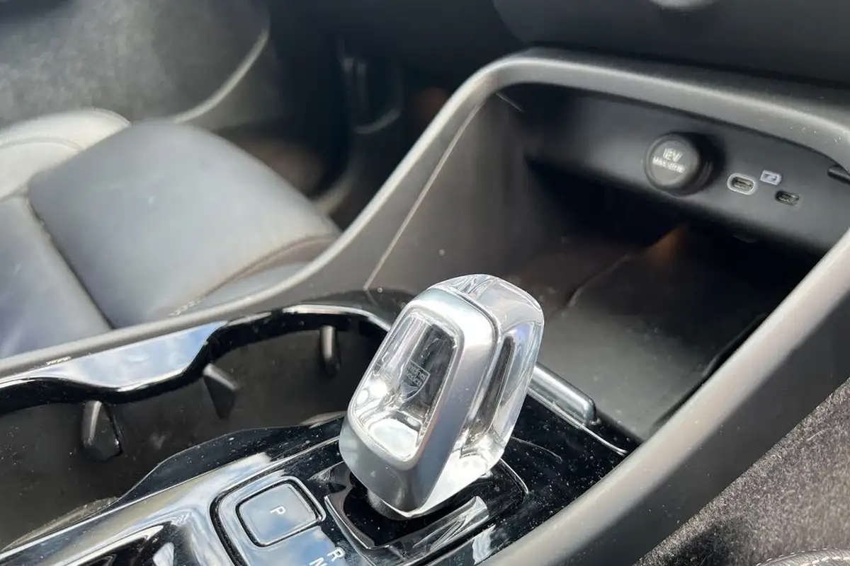 2022-volvo-xc40-20-b3-plus-big-12