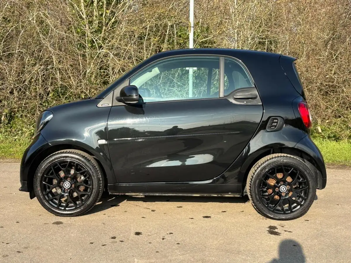 2019-smart-fortwo-10-urban-shadow-edition-big-8