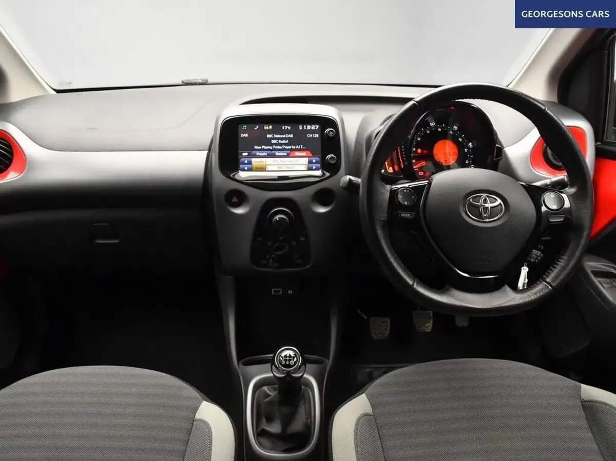 2018-toyota-aygo-10-vvt-i-x-play-71bhp-5d-big-11