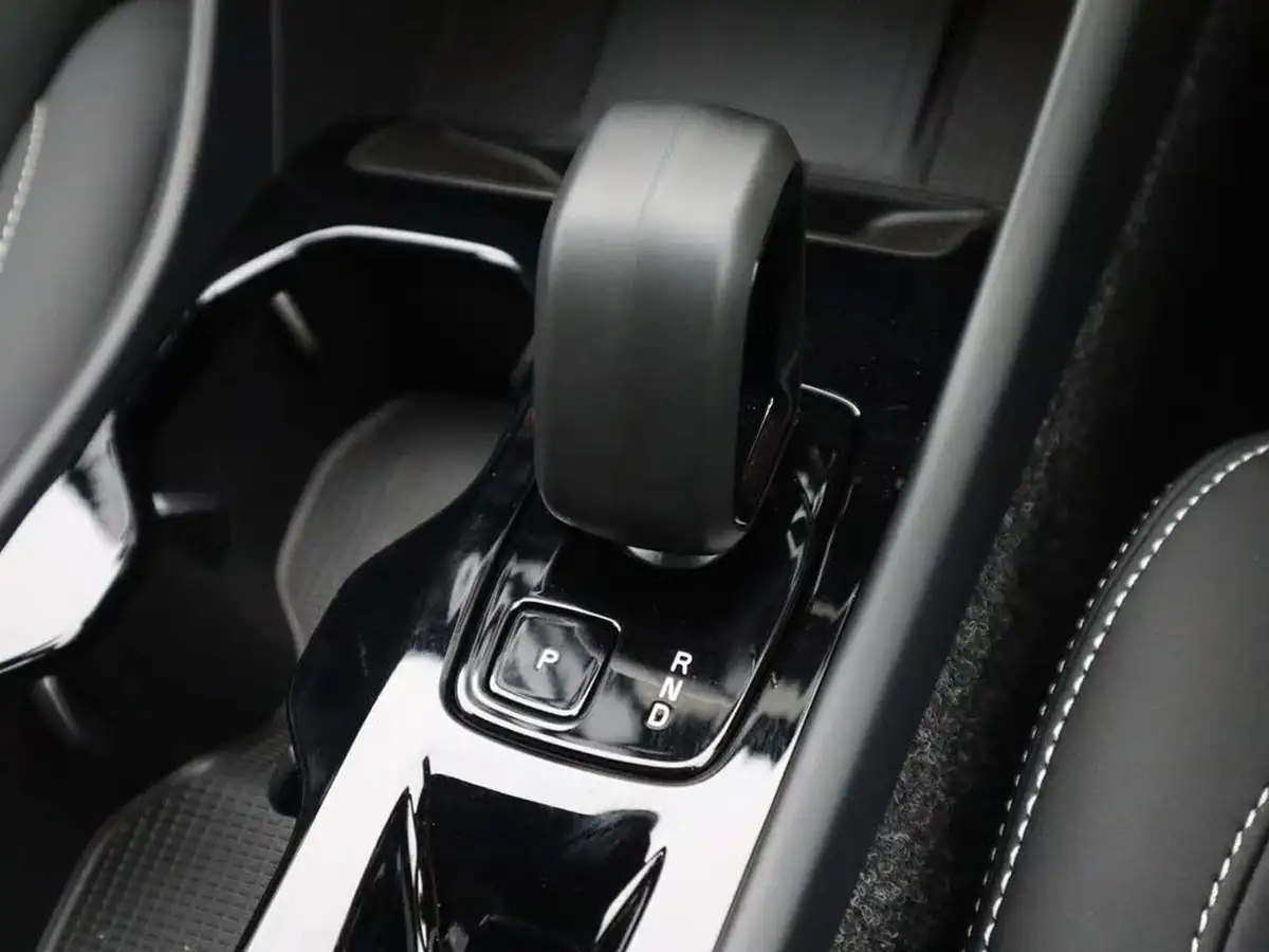 2025-volvo-xc40-20-b4-plus-black-edition-big-33