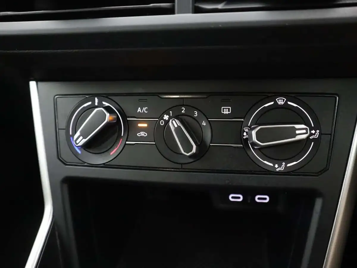 2022-volkswagen-polo-10-life-big-24