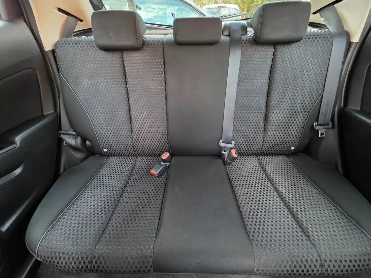 2014-mazda-mazda2-13-sport-venture-big-20