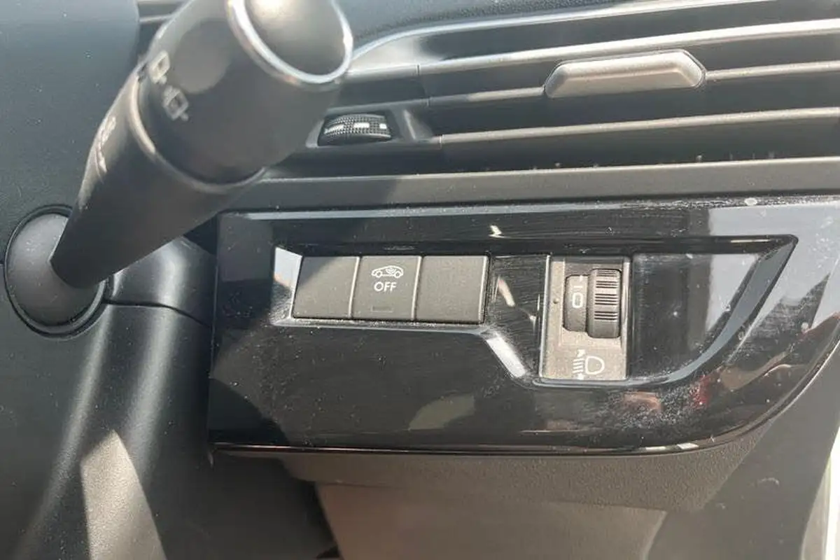 2018-citroen-c4-spacetourer-15bluehdi-flair-big-23