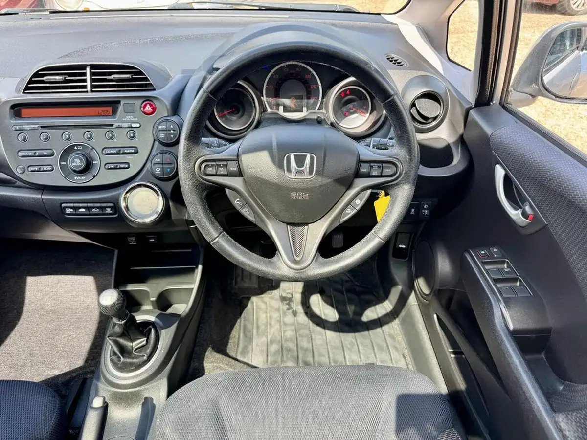 2014-honda-jazz-14-ex-big-54