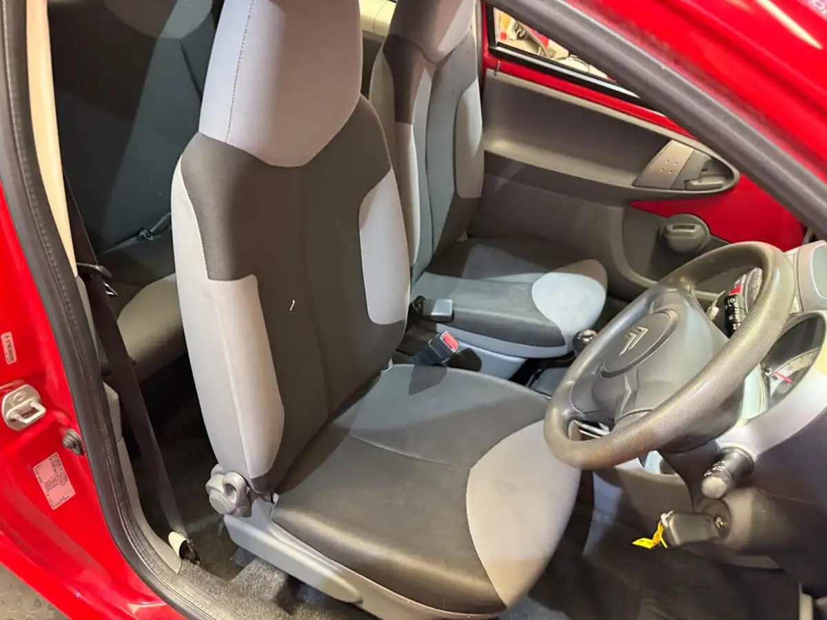 2011-citroen-c1-10-vtr-68-3d-big-30