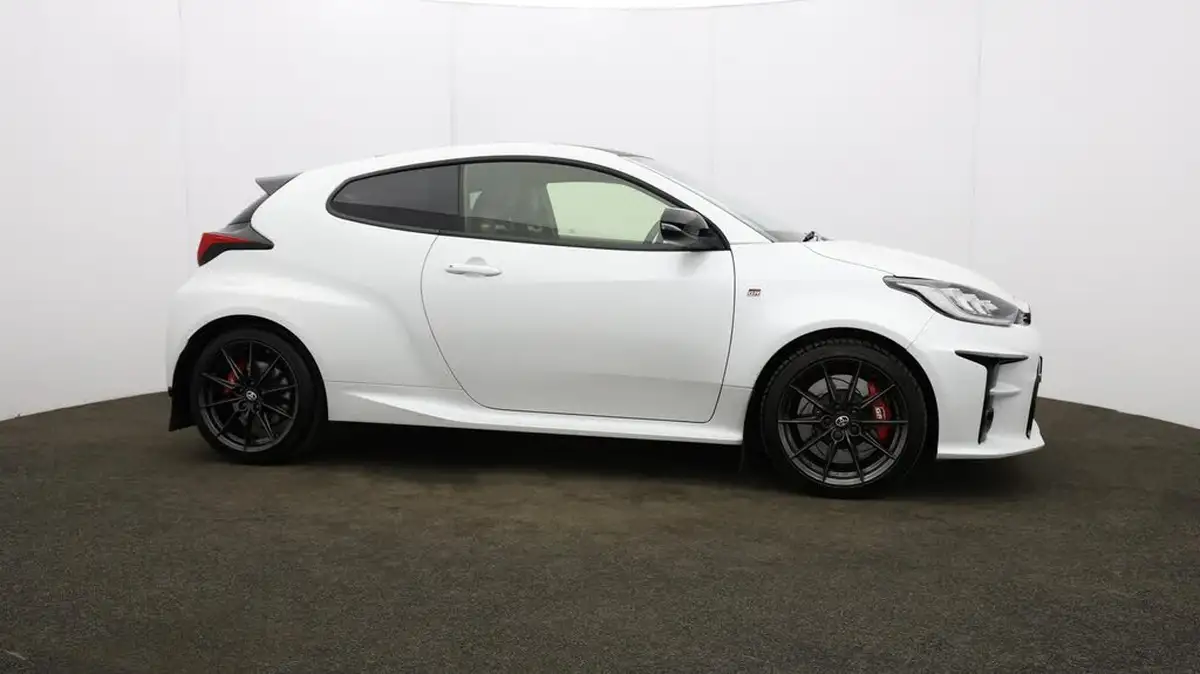 2021-toyota-yaris-16-gr-circuit-pack-big-44
