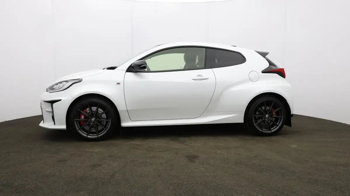 2021-toyota-yaris-16-gr-circuit-pack-big-64