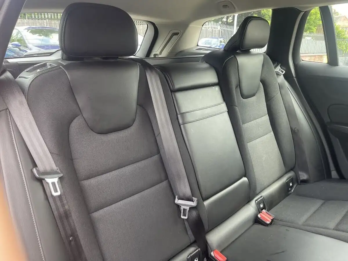 2019-volvo-v60-20td-d3-momentum-big-13