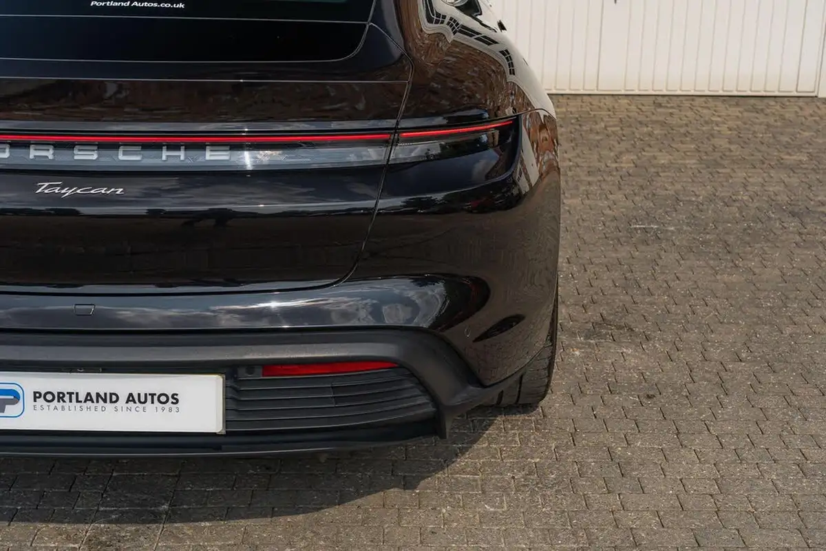 2021-porsche-taycan-e-base-476ps-performance-battery-plus-big-18
