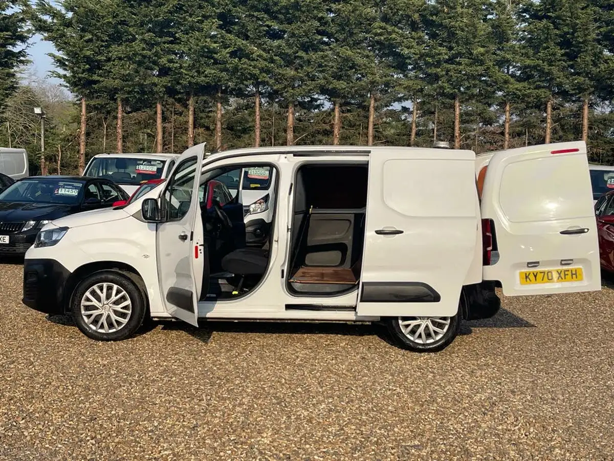 2020-citroen-berlingo-15bluehdi-1000-enterprise-100pseu6dt-e-ss-panel-big-24