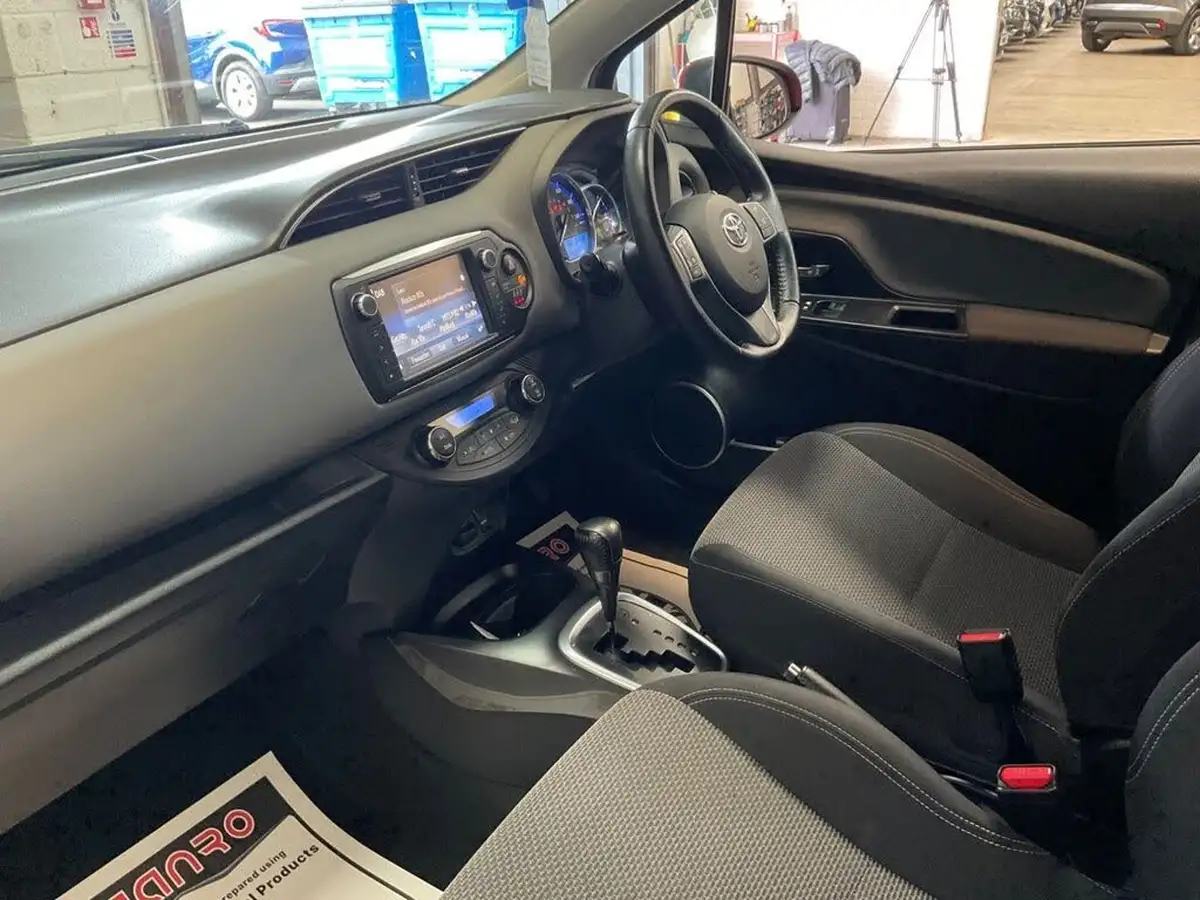 2015-toyota-yaris-15-vvt-i-sport-hybrid-big-29