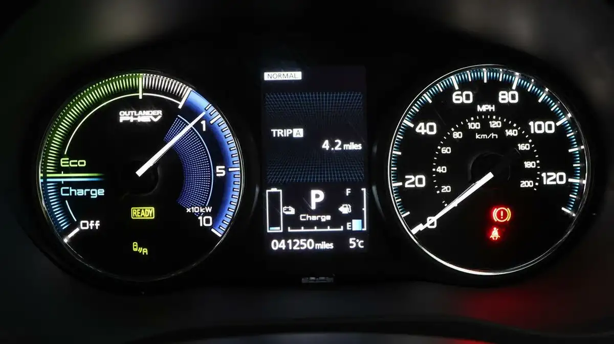 2021-mitsubishi-outlander-24-dynamic-phev-big-9