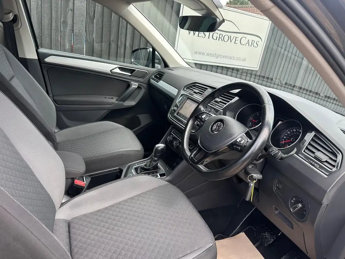2016-volkswagen-tiguan-20tdi-se-navigation-150ps-4motion-bmt-ss-dsg-big-18