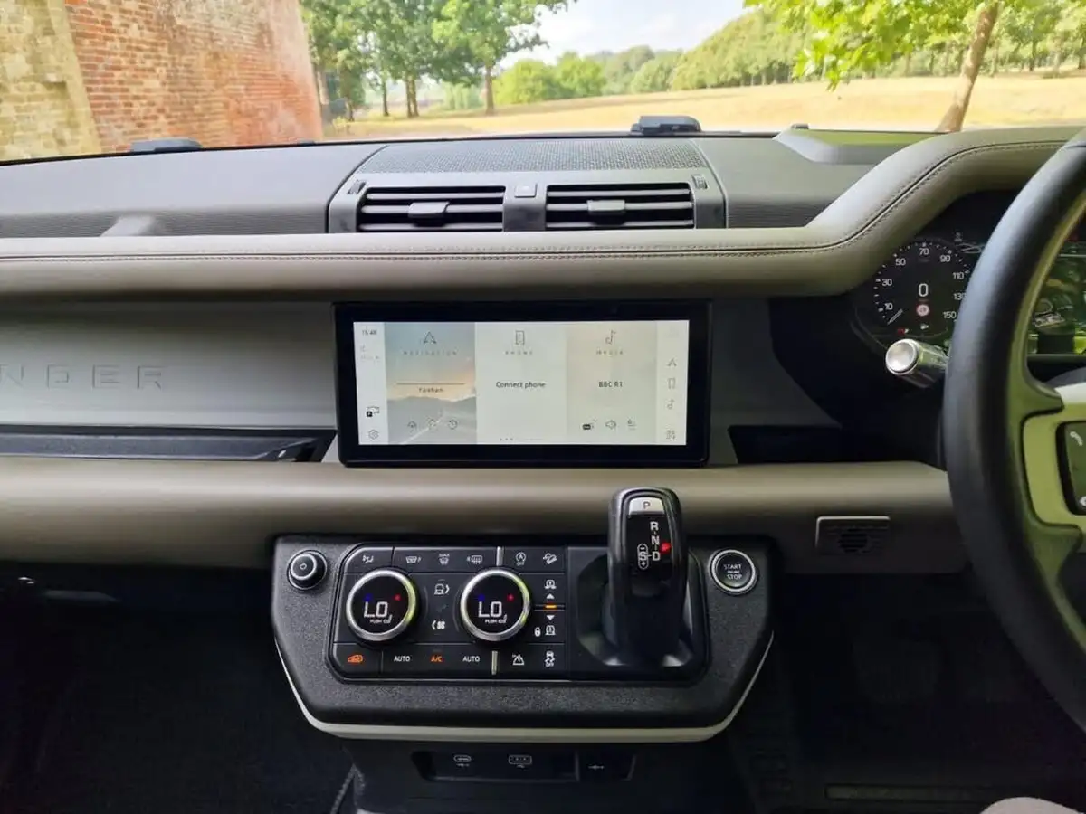 2020-land-rover-110-defender-20-d240-hse-110-big-14