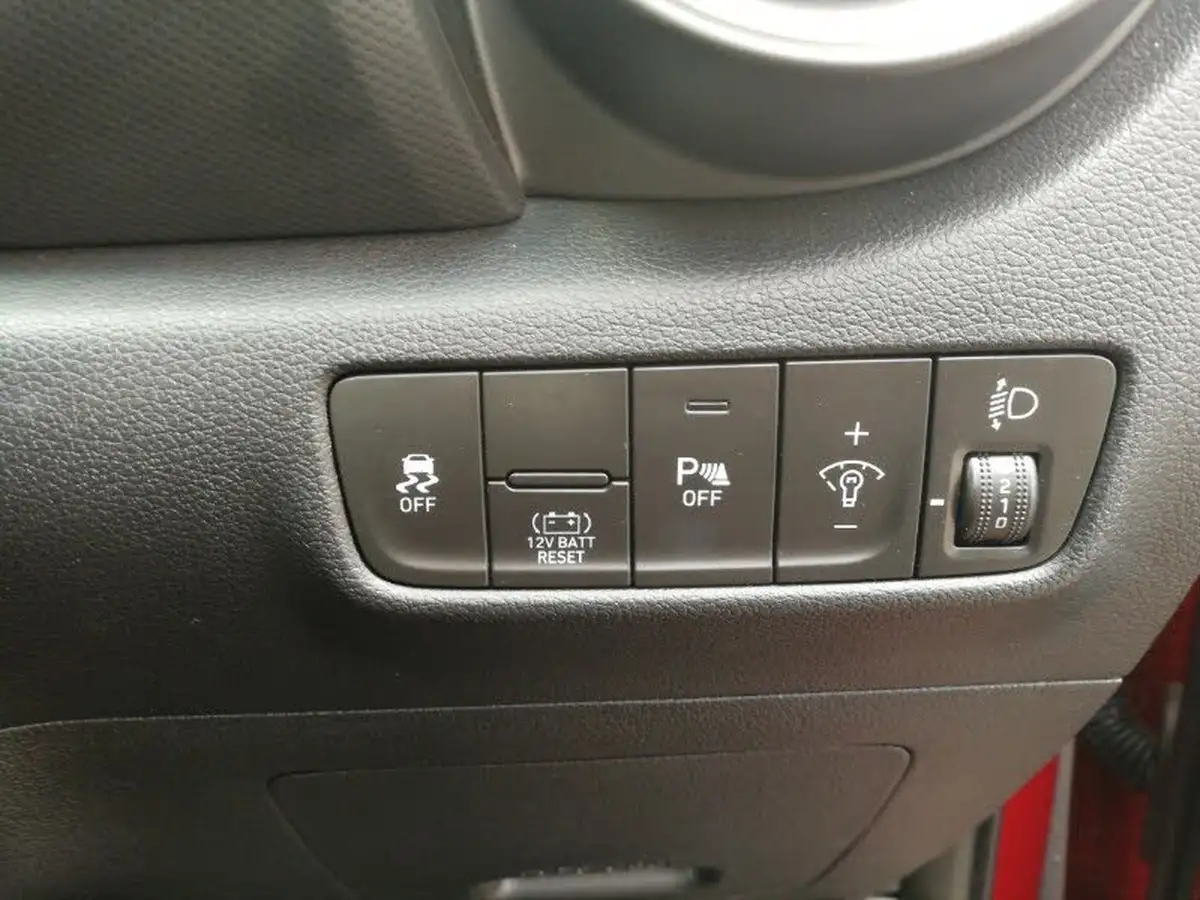 2022-hyundai-kona-16-gdi-se-connect-big-10