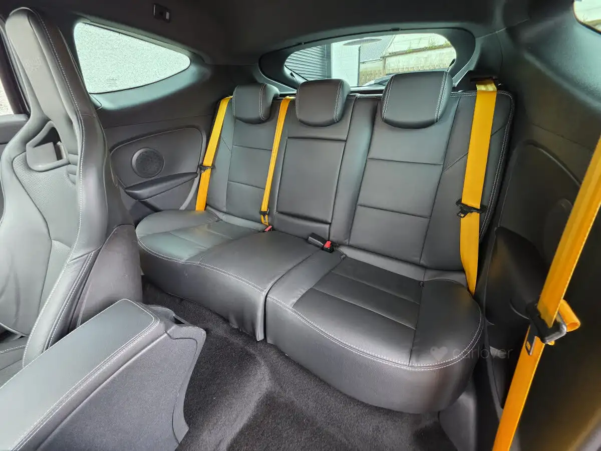 2013-renault-megane-20-renaultsport-265-big-11